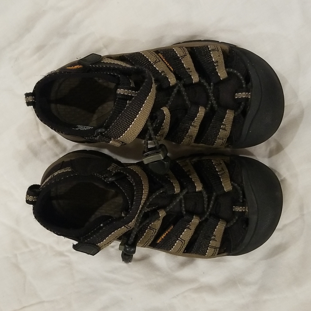 Keen Little Newport H2 black Sandals Toddler boys Size 13